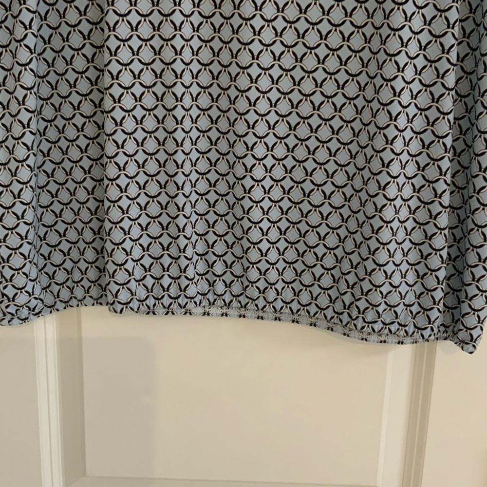 Liz Clairborne Patterned Women's Top - Picture 4 of 6